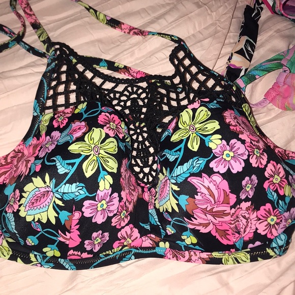 (2) 38 c swimsuit tops and (1) xl swimsuit top - Picture 3 of 4